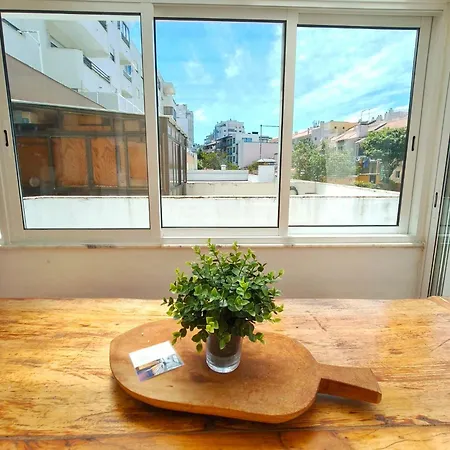 Апартаменты 5 Min Ferry To Lisbon - Balcony - 2br *
