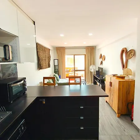5 Min Ferry To Lisbon - Balcony - 2br *