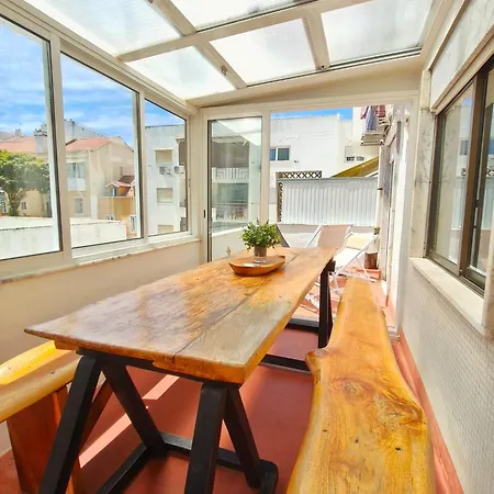 5 Min Ferry To Lisbon - Balcony - 2br Алмада